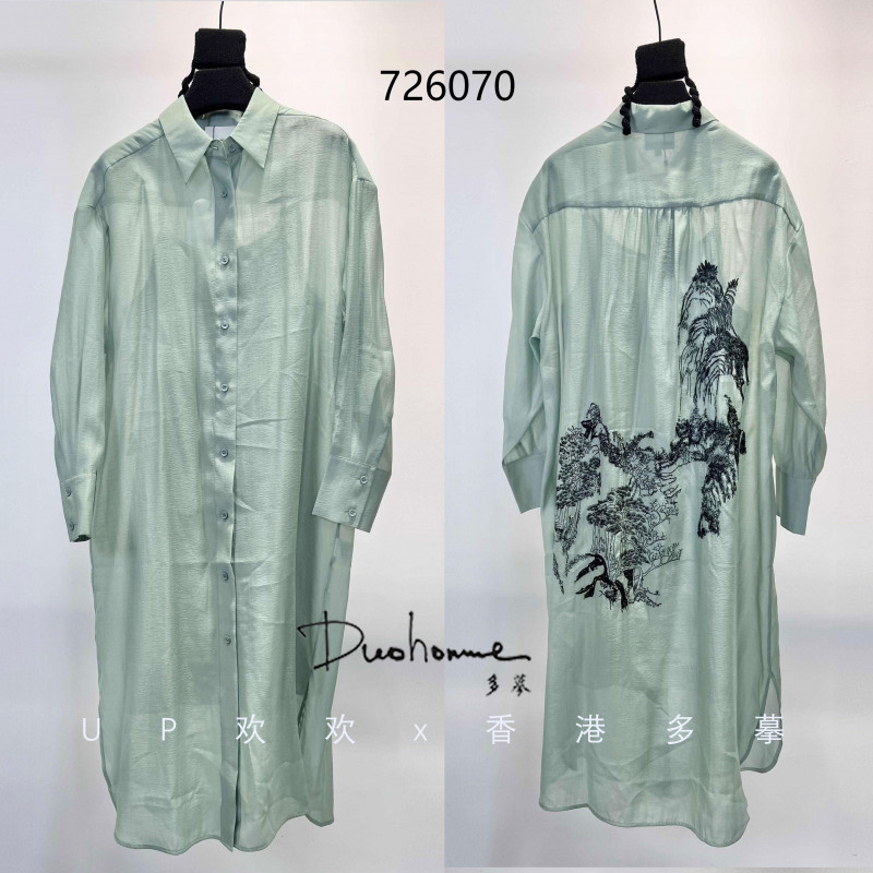 【浮力单品】UP欢欢x多摹品牌——天丝肌理感后背刺绣飘逸衬衫裙外披