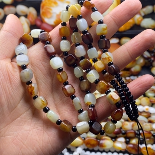 和田玉颈饰未镶嵌