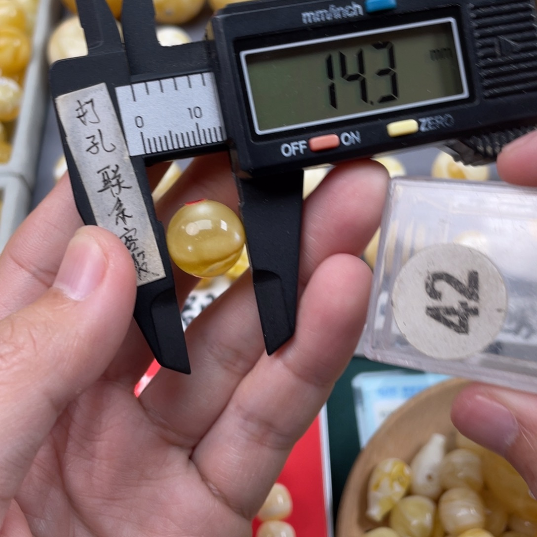 蜜蜡珠宝奇石未镶嵌