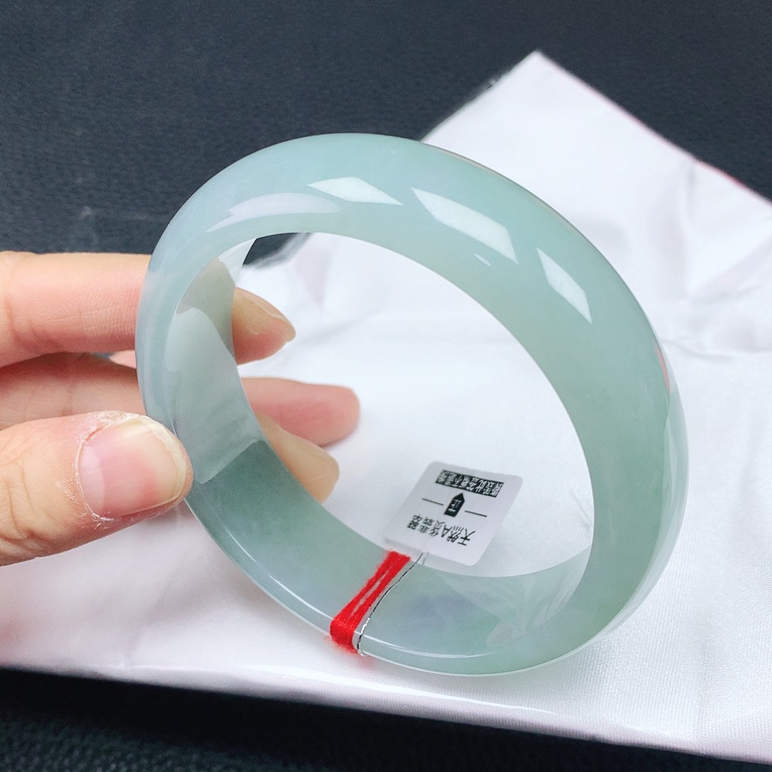 翡翠手镯未镶嵌60+轮胎