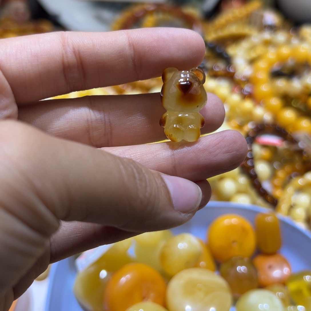 琥珀珠宝奇石未镶嵌