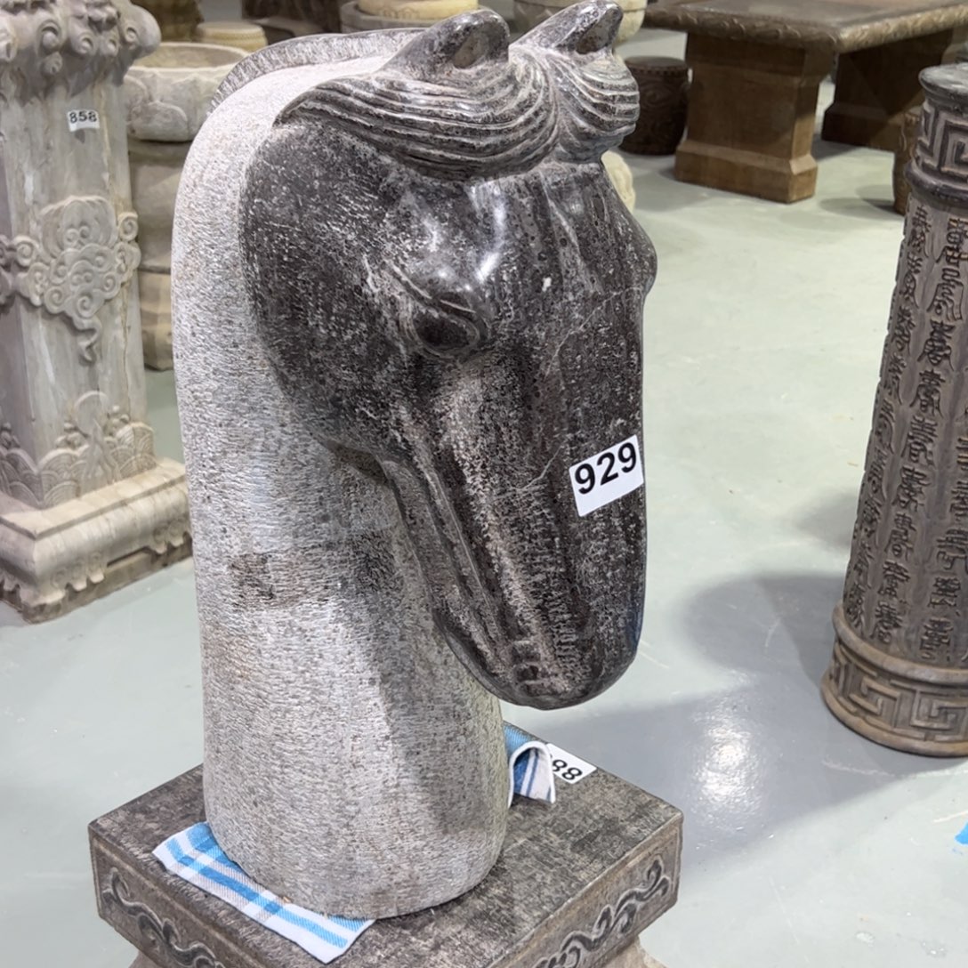 城***府腹部和背部红红火火古代建筑设计风格