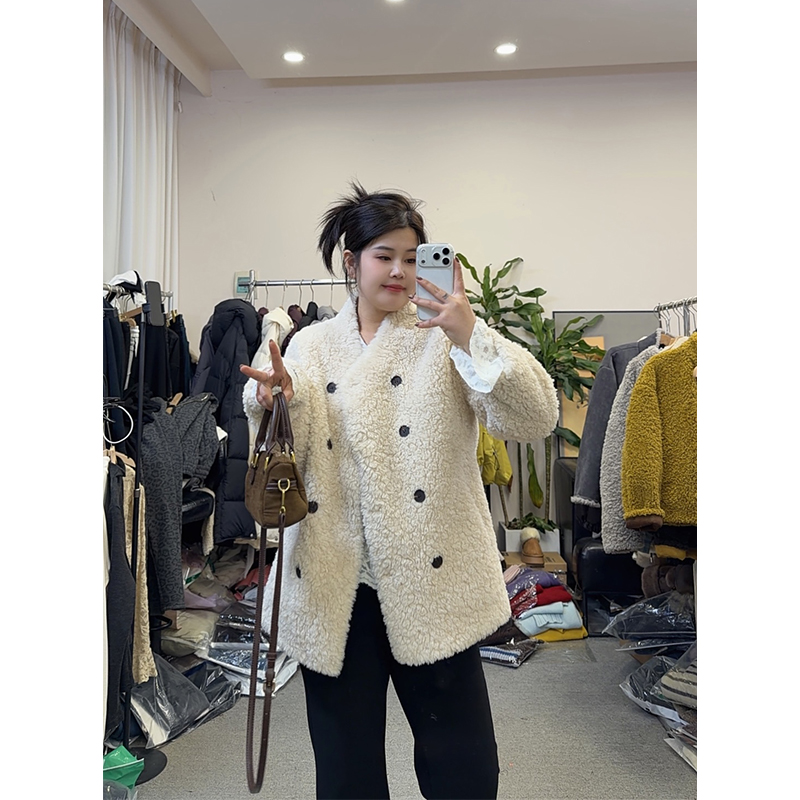  双排扣宽松型中长款宽松型毛毛外套