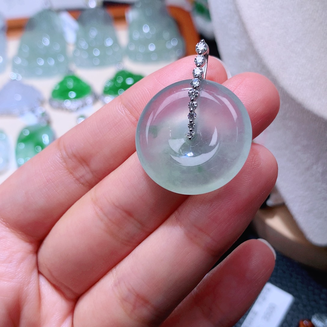 颈饰18K金镶嵌翡翠扣子25.2*5.6