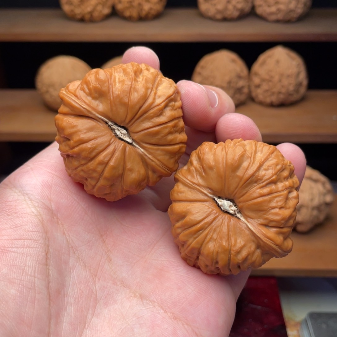 文玩核桃吊坠44红皮圆润肉球南瓜墩