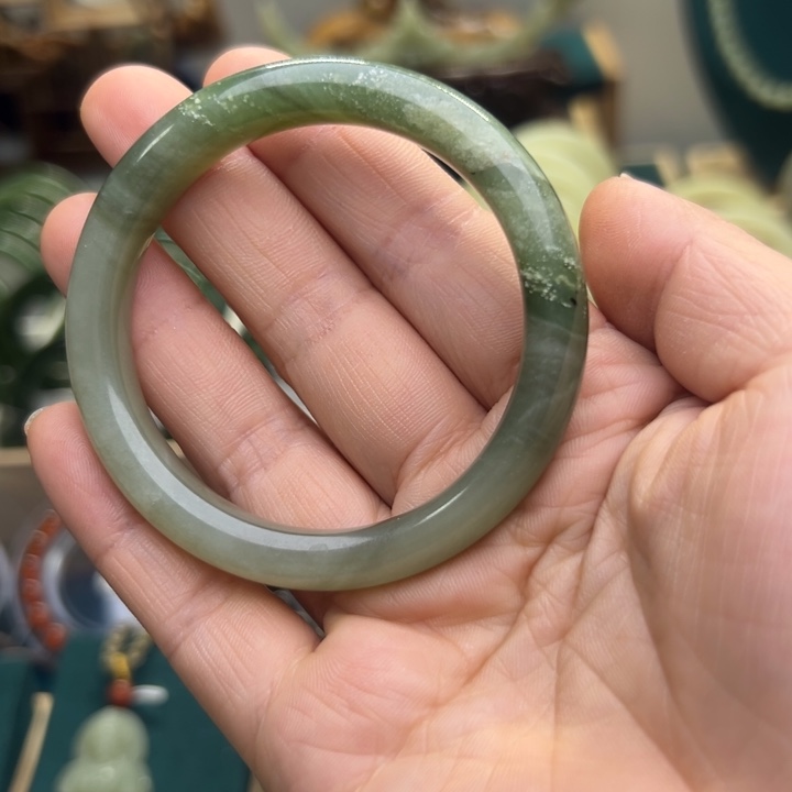 和田玉手镯未镶嵌52.4圈围10354