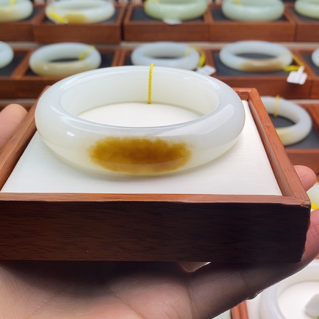 和田玉（糖玉）手镯未镶嵌