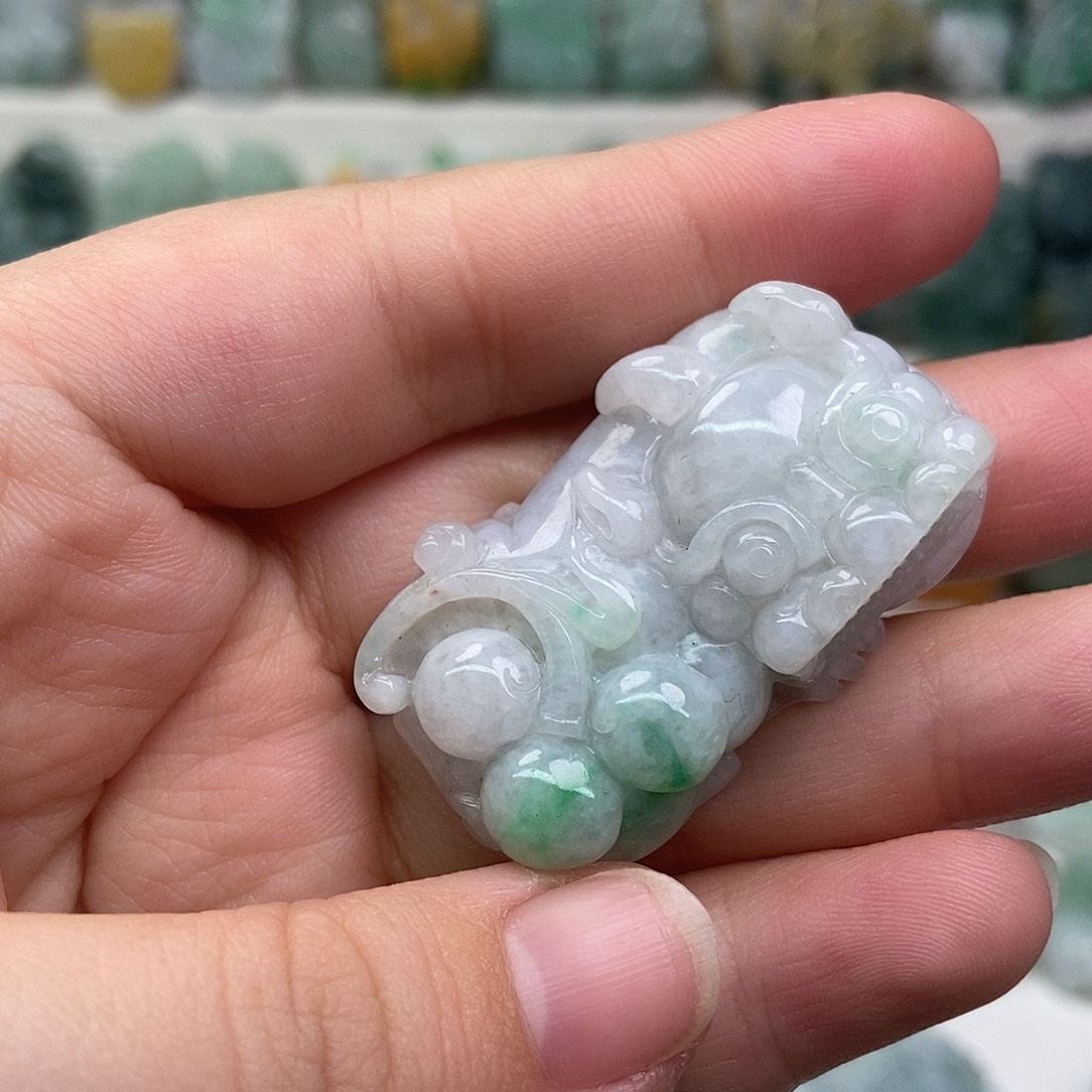 翡翠未镶嵌吊坠(赠链)