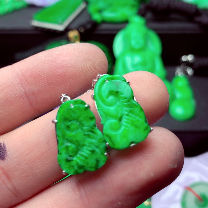 翡翠未镶嵌耳饰A货