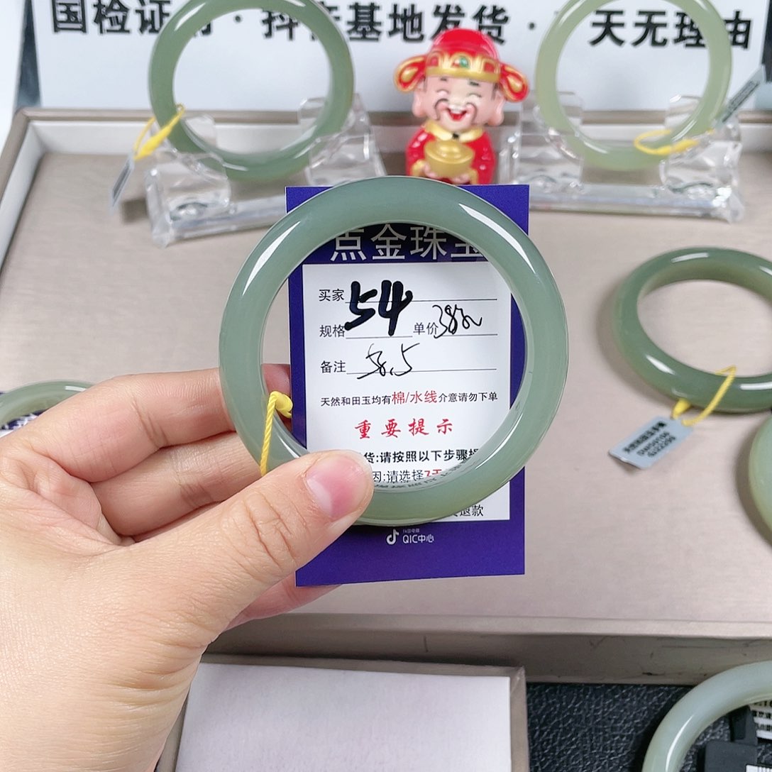 和田玉手镯未镶嵌