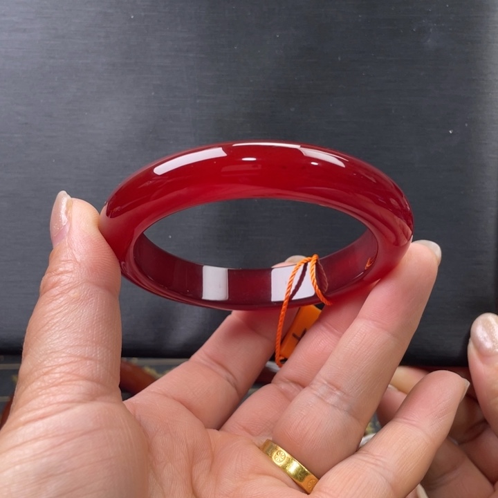 玛瑙/玉髓未镶嵌手镯58.9