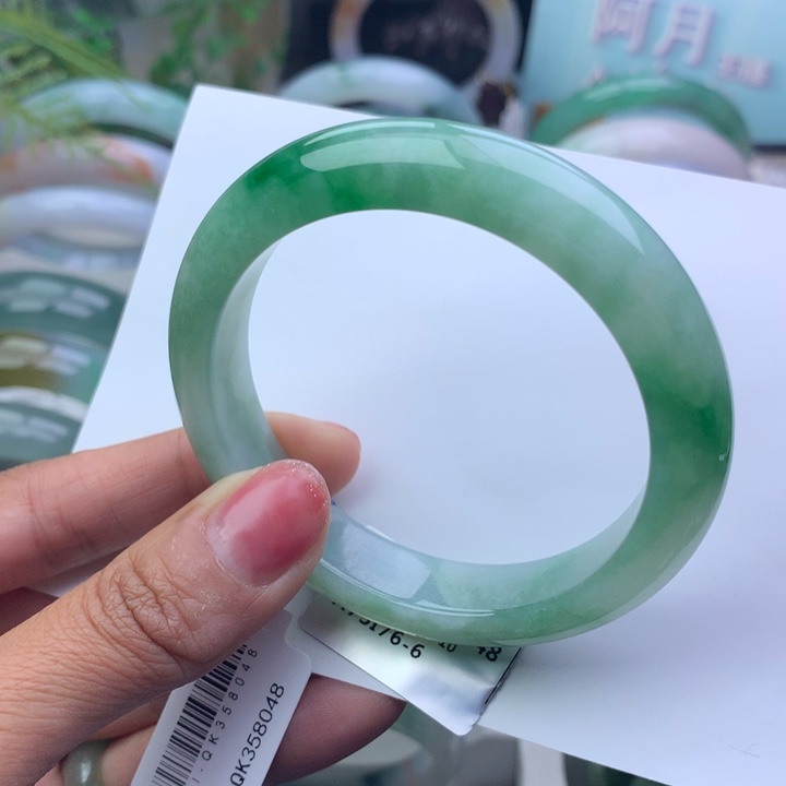 翡翠手镯未镶嵌天然翡翠手镯