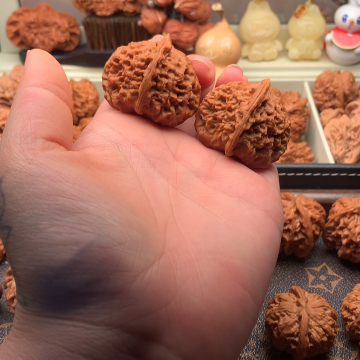 文玩核桃把件侧脸2700