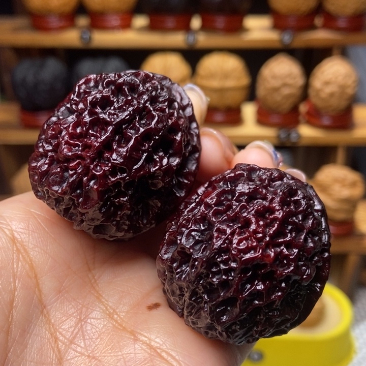 文玩核桃吊坠铁绣球15