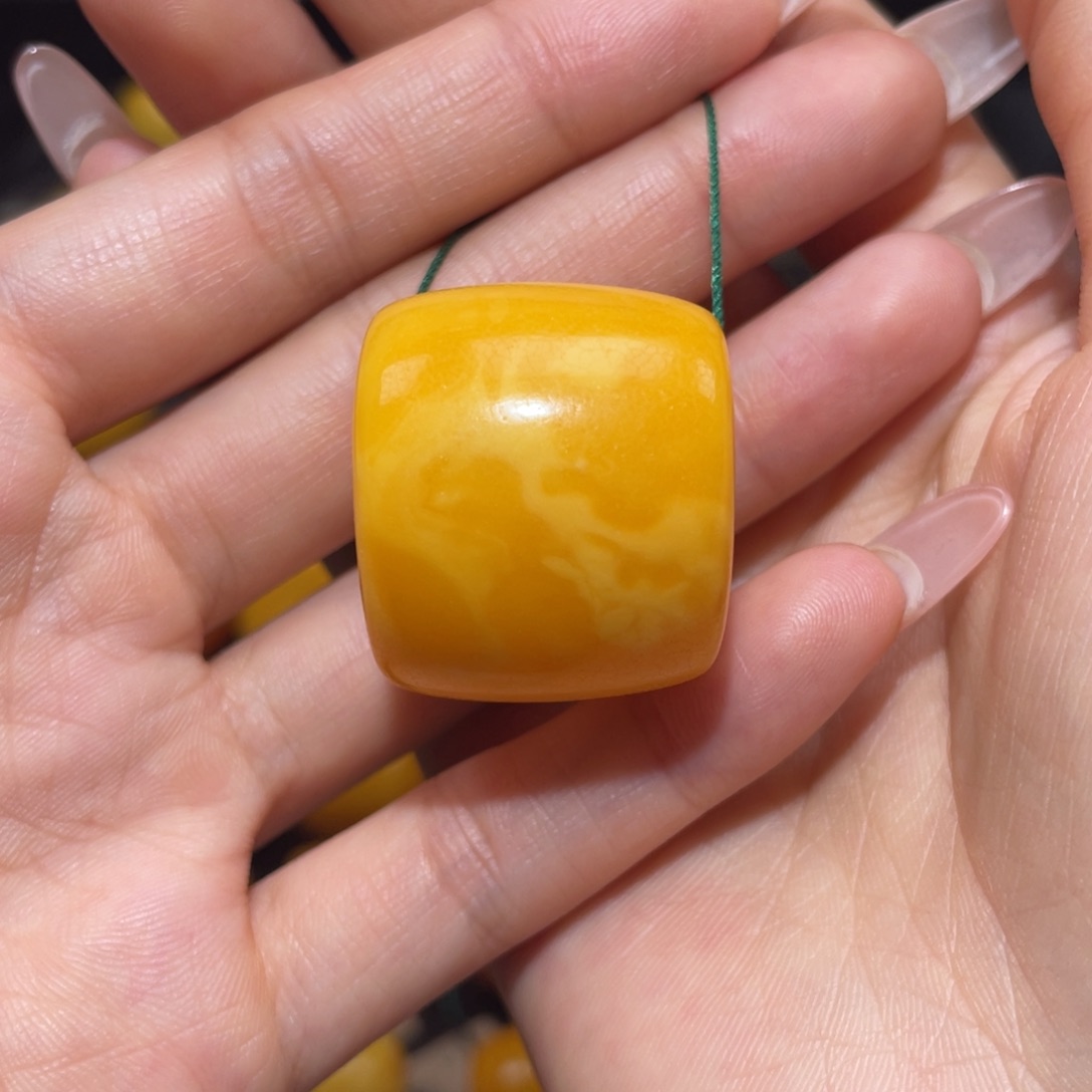 【闪购商品】琥珀裸石未镶嵌墩子