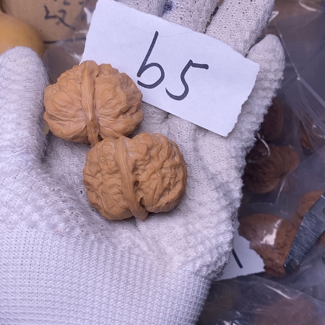 桃核把件出*了蛤蟆头核桃