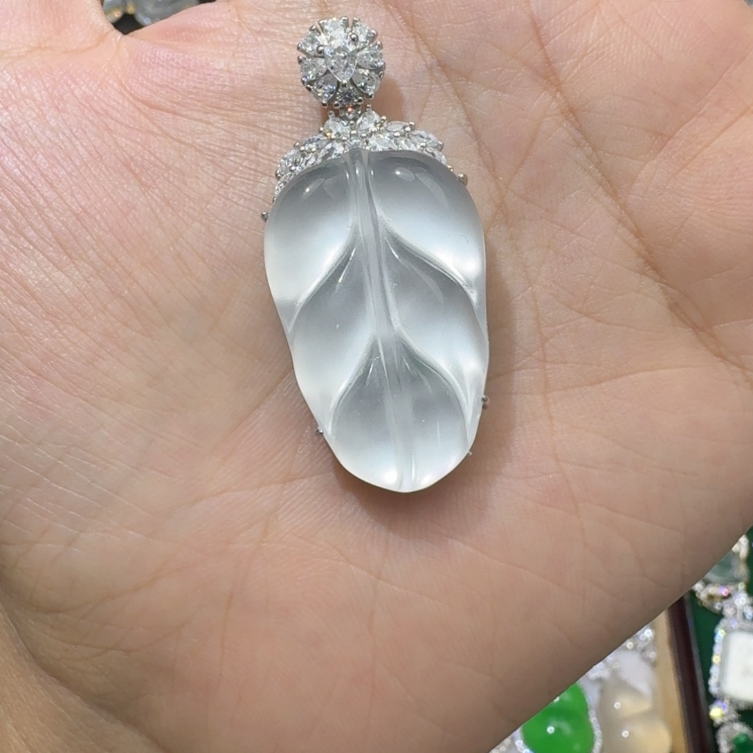 莹****石英质玉银S925镶嵌颈饰