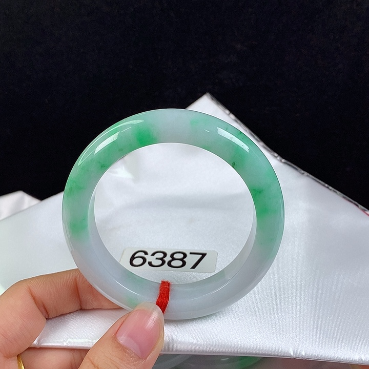 翡翠未镶嵌手镯55圈 半山水阳绿