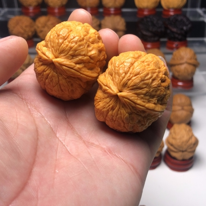 文玩核桃把件2金丝绣球