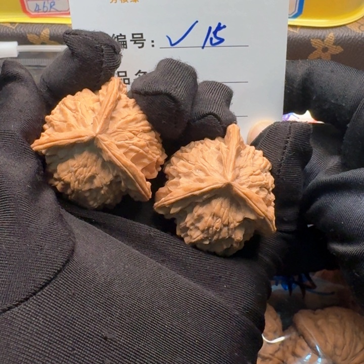 文玩核桃把件代**玩盘山三棱