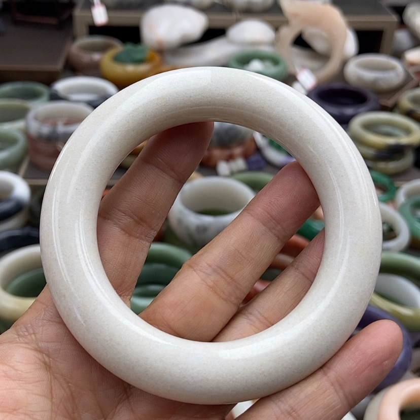 【闪购商品】石英质玉手镯未镶嵌