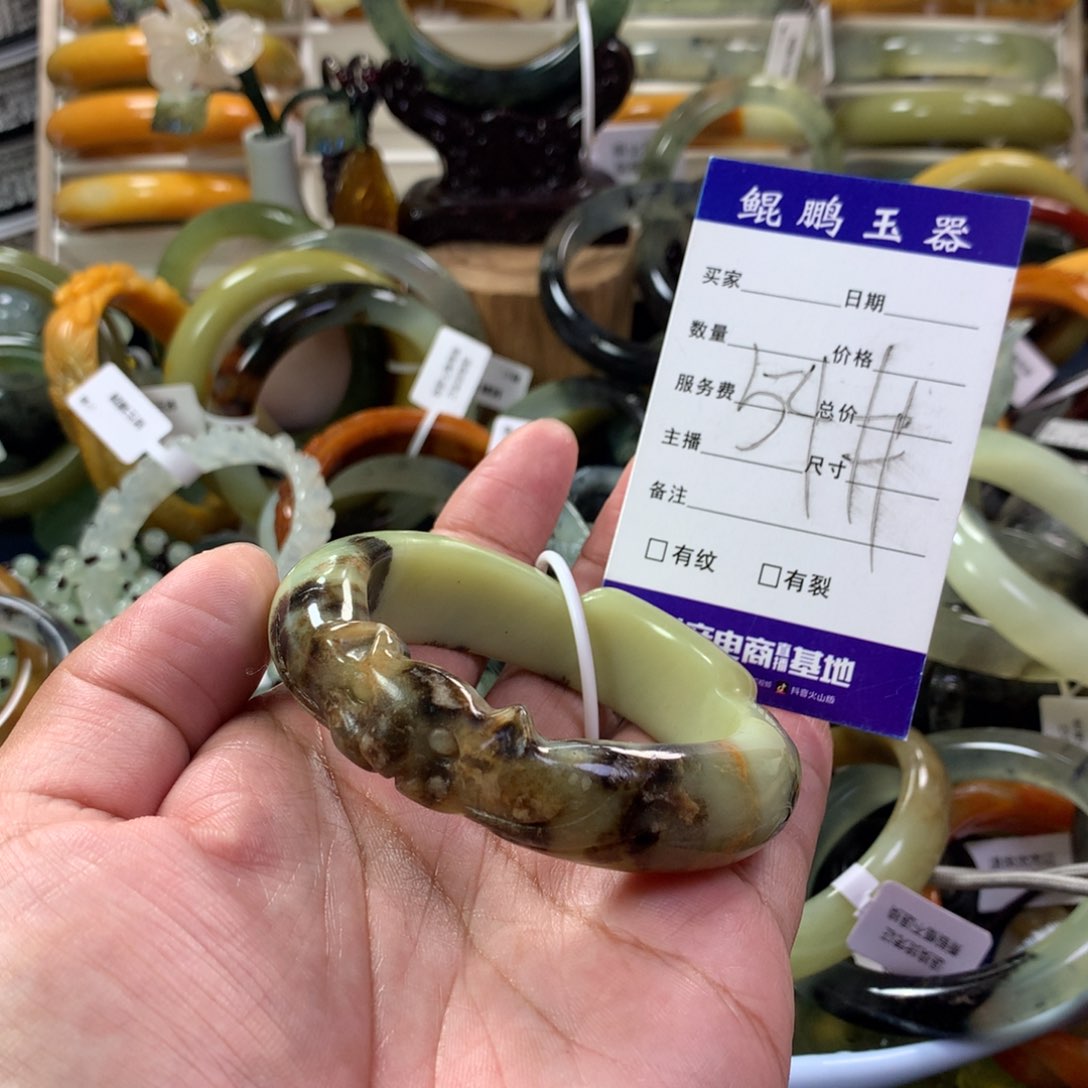 蛇纹石玉手镯未镶嵌