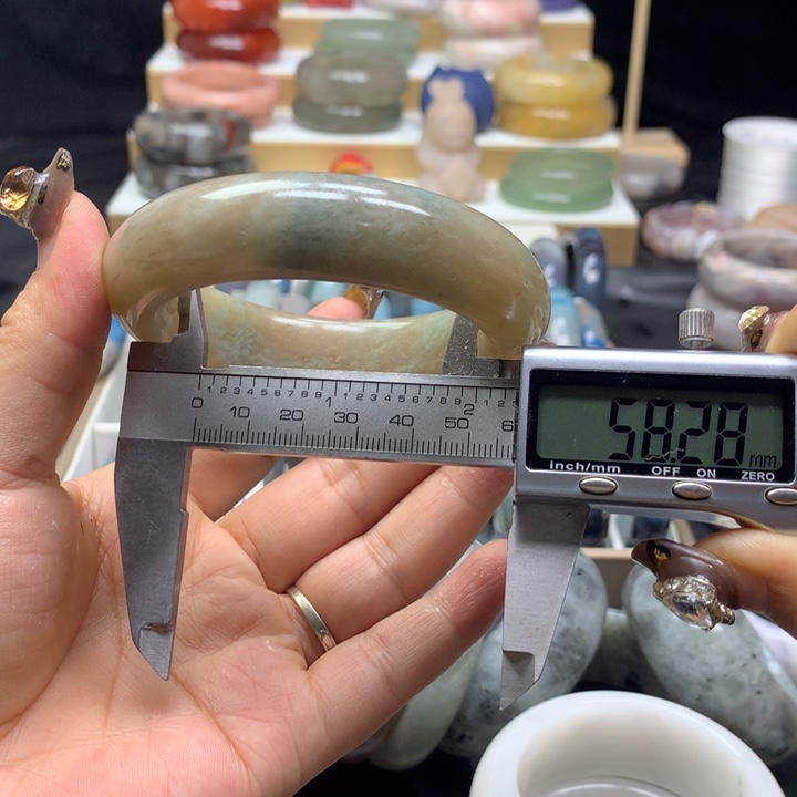 未镶嵌手镯石英质玉