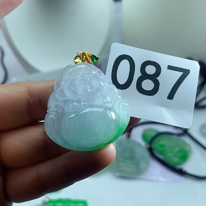 翡翠吊坠(赠链)未镶嵌