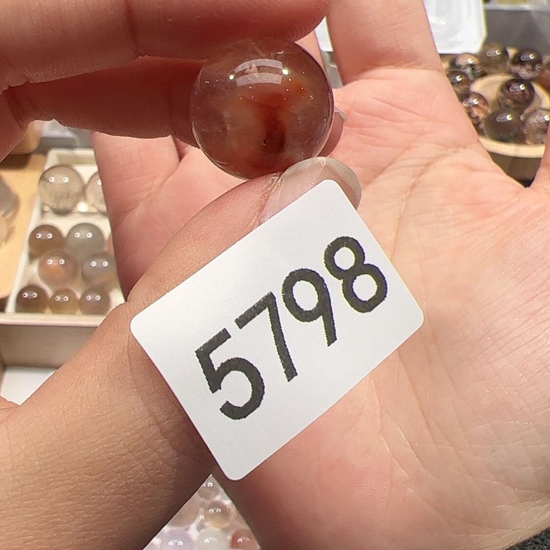 未镶嵌水晶大型摆件（非配饰）