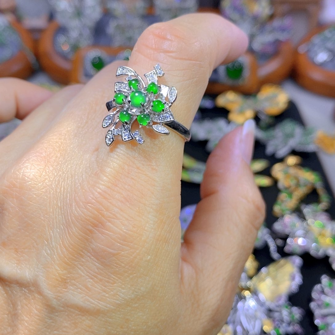 翡翠颈饰银S925镶嵌天然翡翠