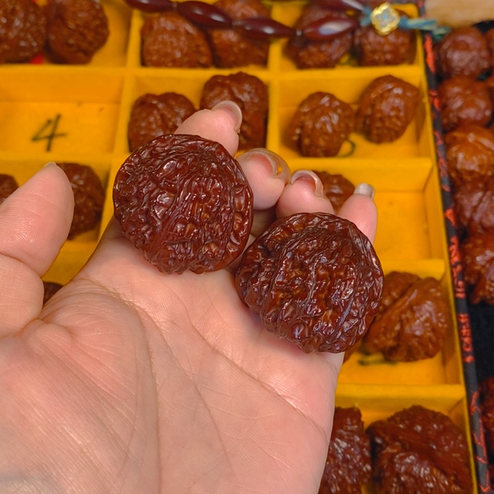 桃核吊坠千*白狮子瑕疵19LXP#00#