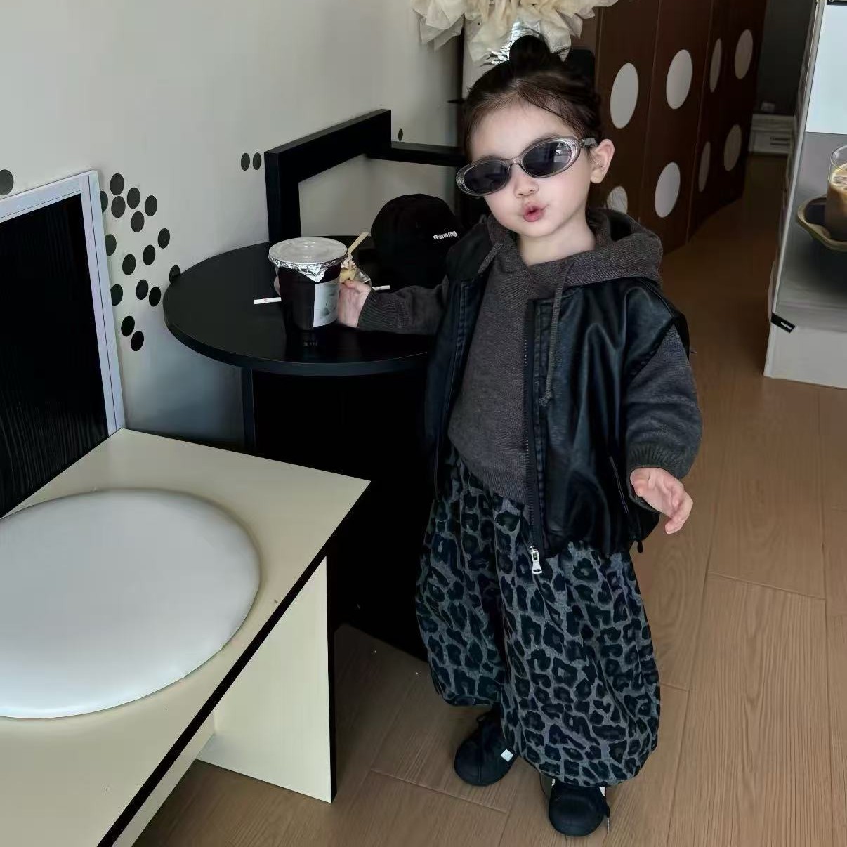 由米童装精品高质量高品质一件过冬款套装