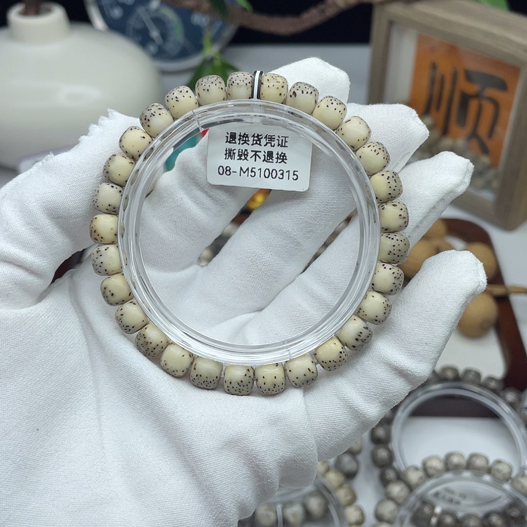 大***楠星月菩提手串8×7淡绿河豚同枝M9