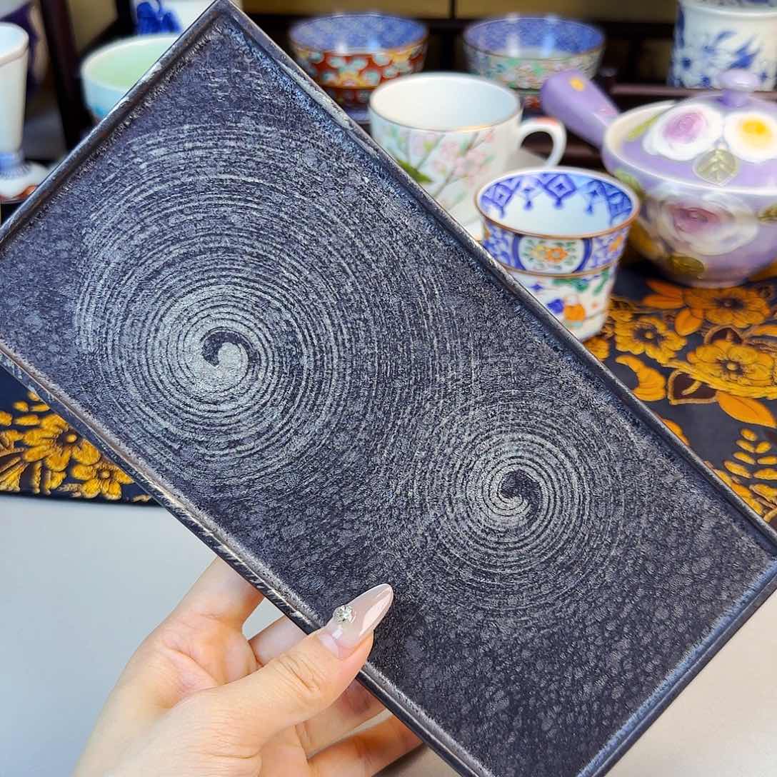 他家茶具瓷器真美！