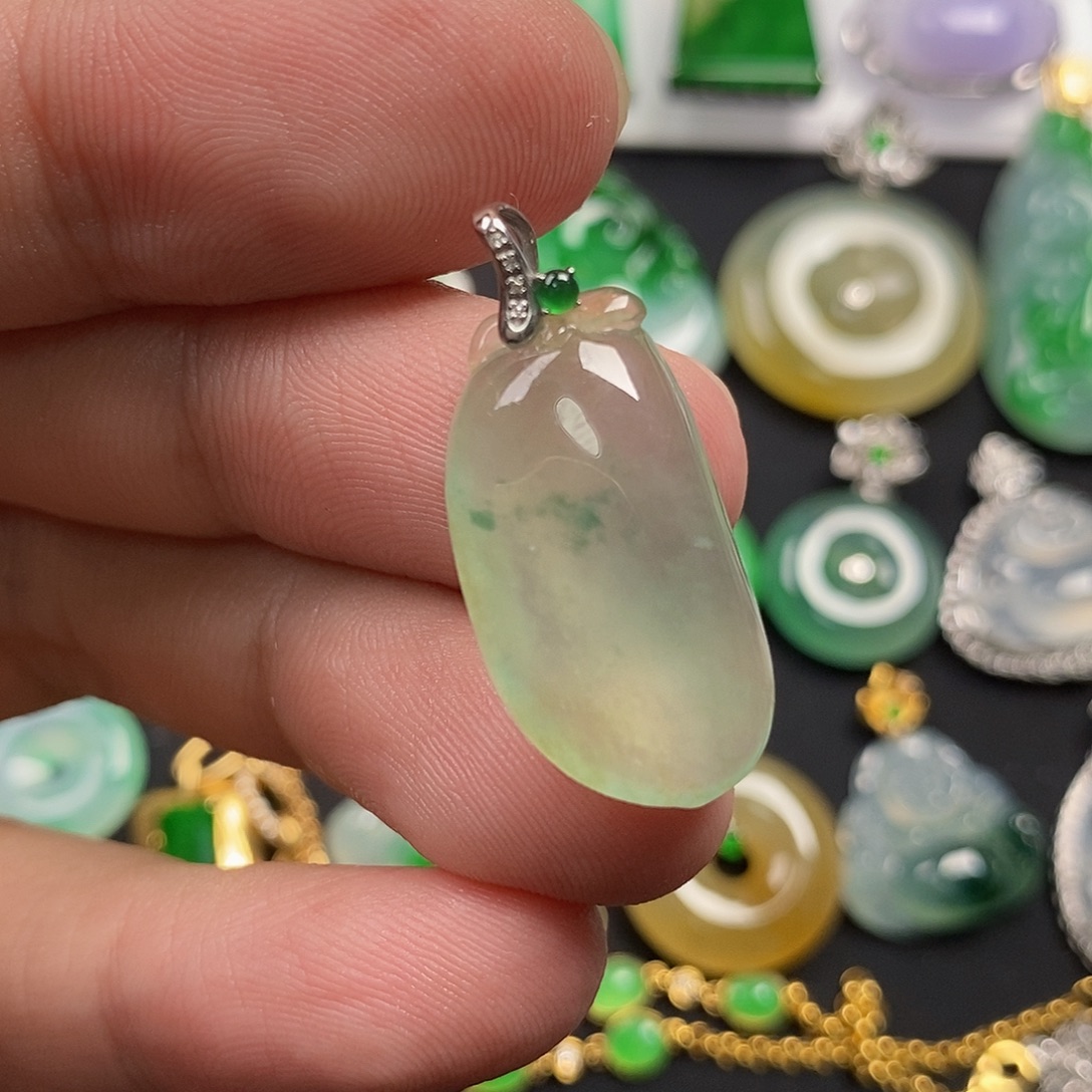 颈饰18K金镶嵌翡翠翡翠