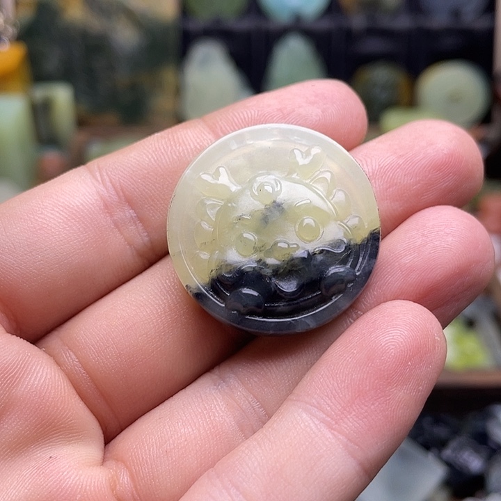蛇纹石玉挂件未镶嵌