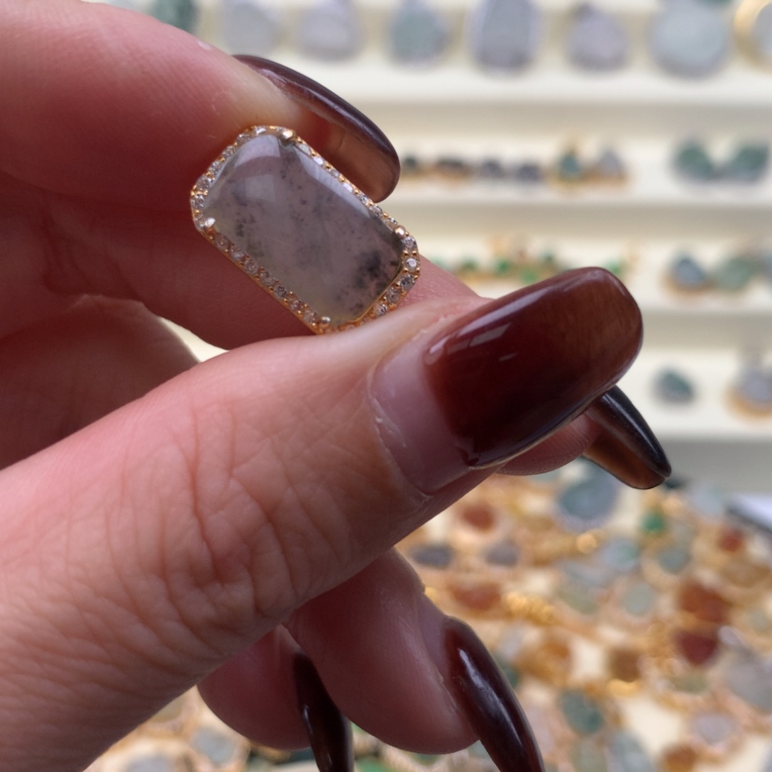 翡翠银S925镶嵌颈饰乌鸡马鞍