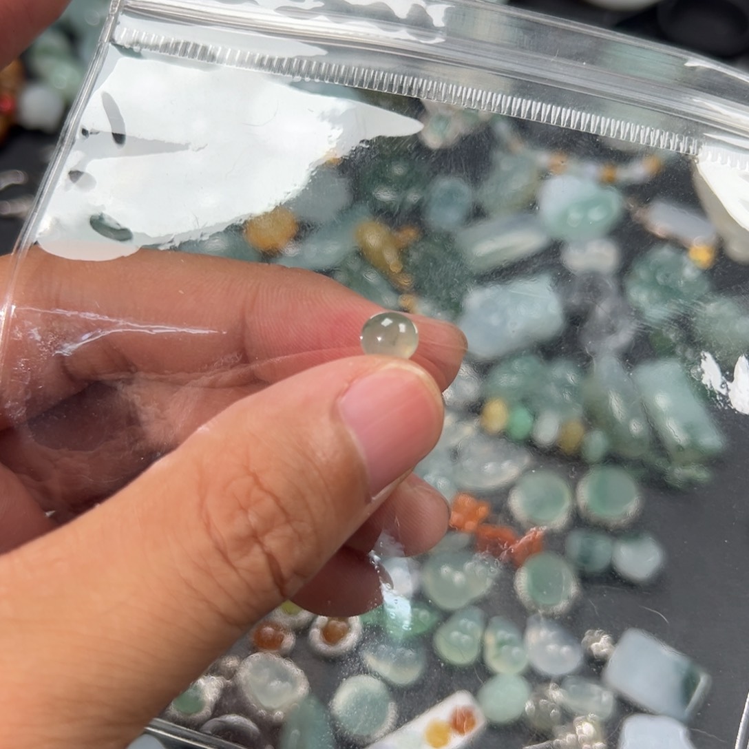 翡翠未镶嵌颈饰别***字