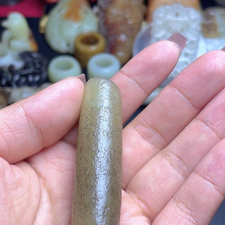 东***东和田玉未镶嵌颈饰