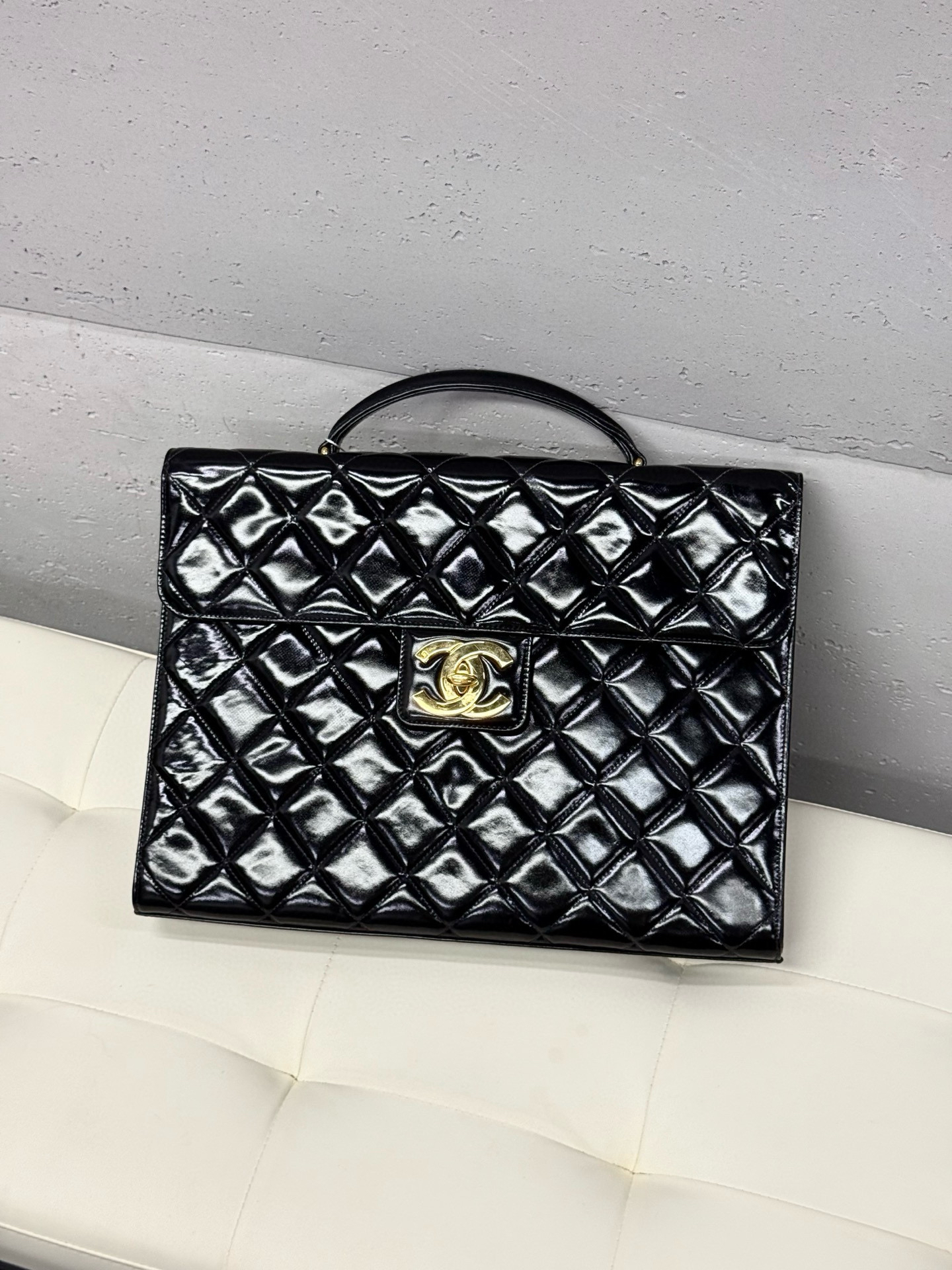 95新 Chanel/香奈儿 chanel 黑金中古贝嫂漆皮手提包(K)
