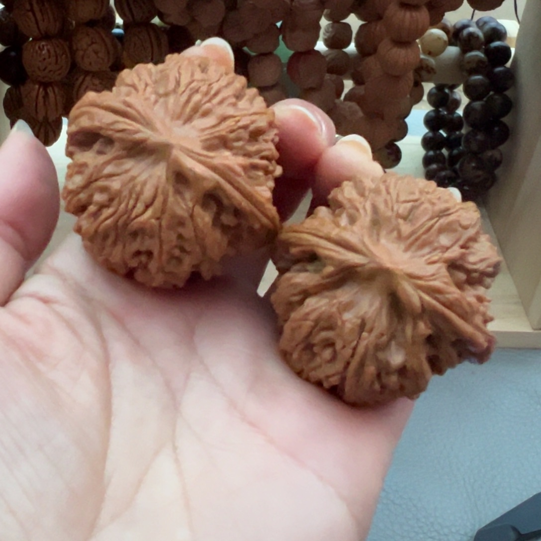 用***8文玩核桃吊坠女娲石全品42