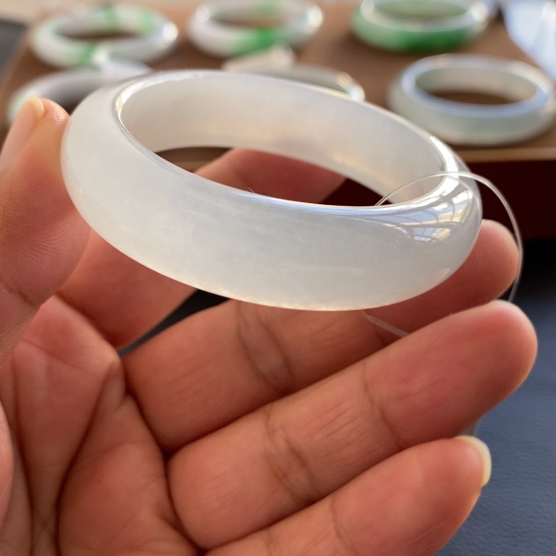 翡翠未镶嵌手镯（贵妃镯）天然翡翠手镯