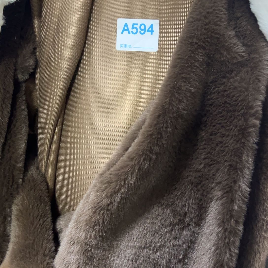 深咖色兔毛¥18 ， 3米594