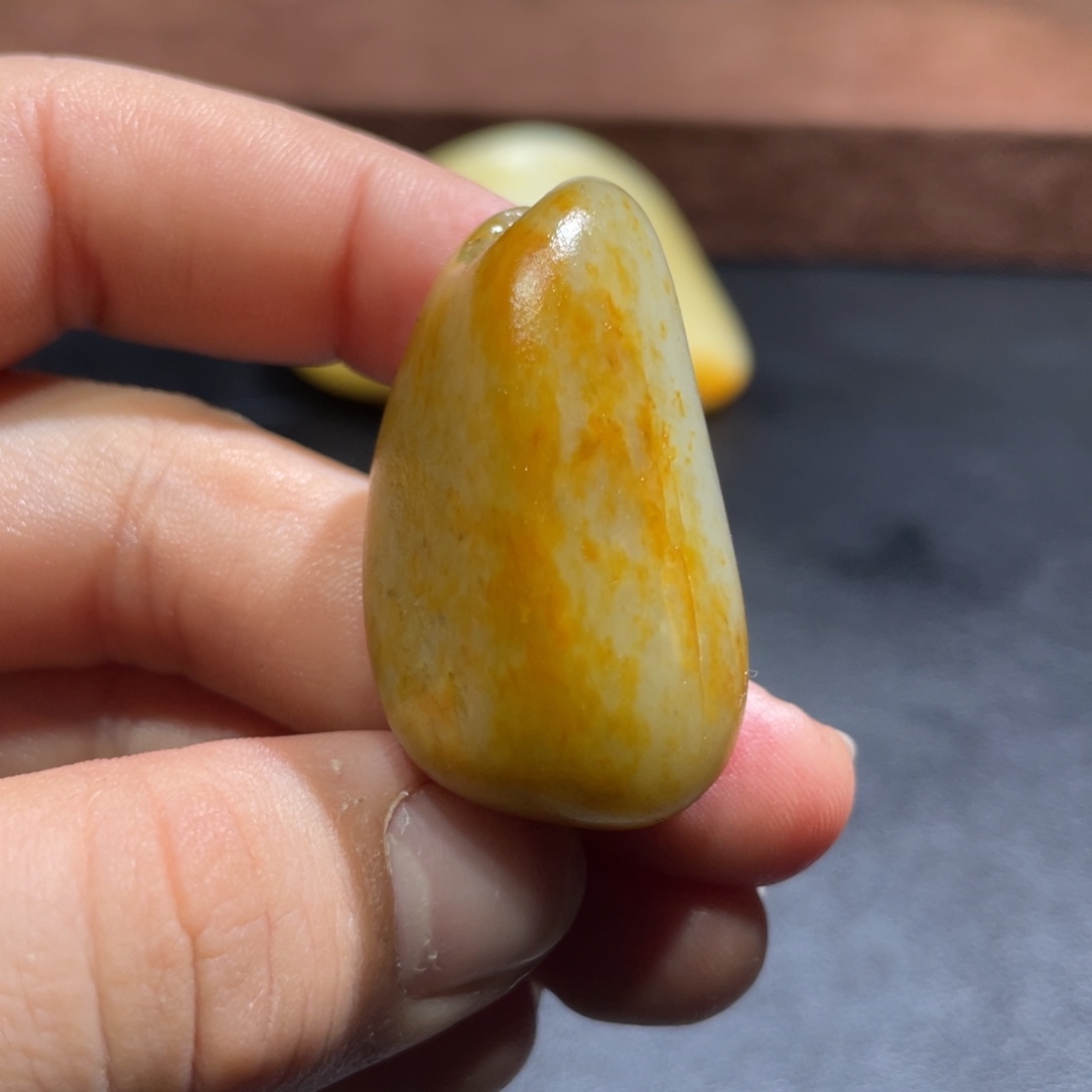 和田玉（糖玉）未镶嵌挂件24.7克