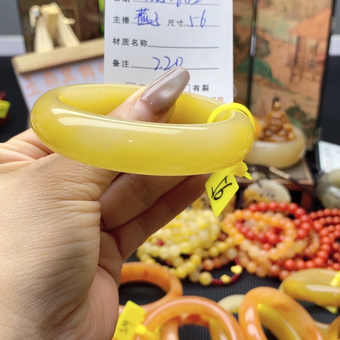 石英质玉（黄龙玉）未镶嵌手镯?****?