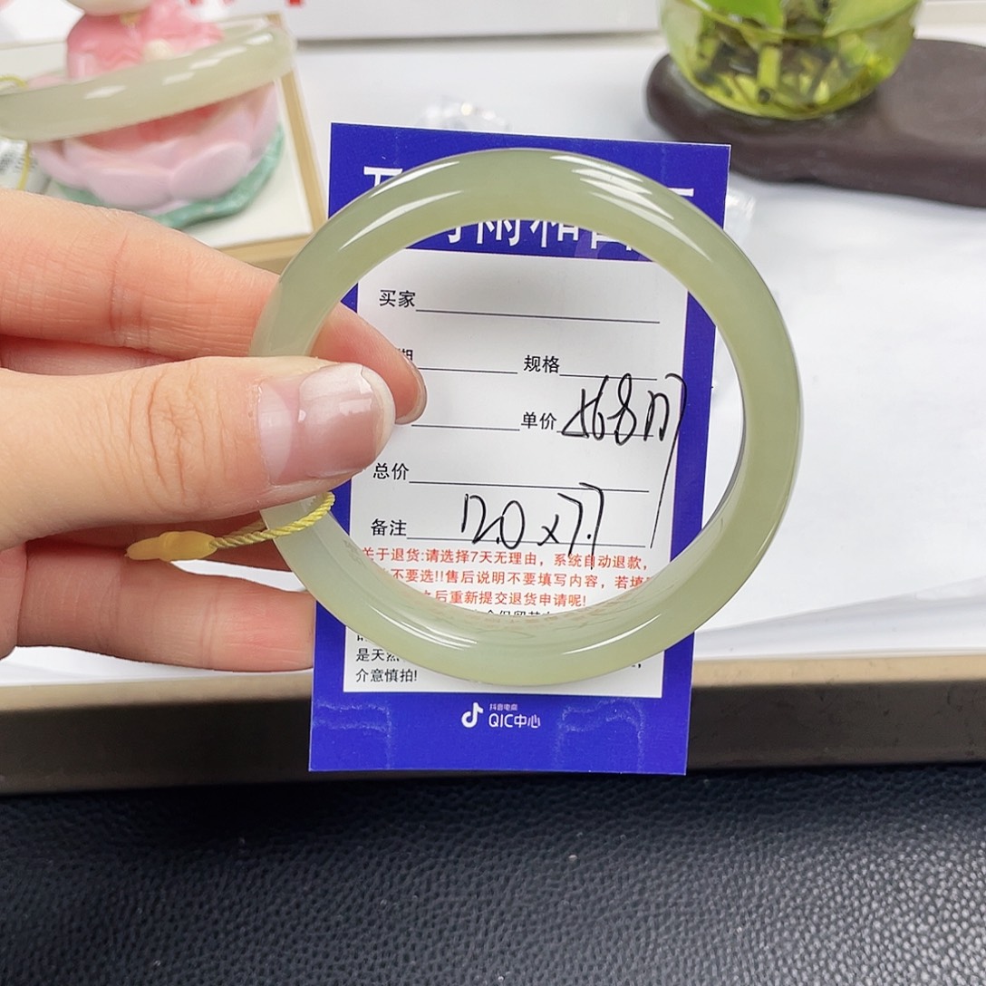 柿***意和田玉未镶嵌手镯