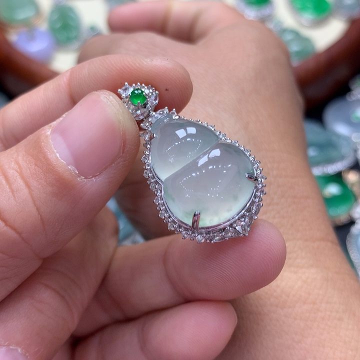 翡翠吊坠(不含链)18K金镶嵌