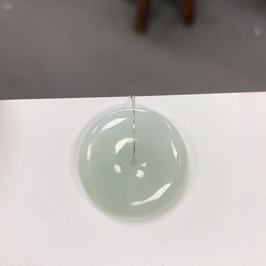 翡翠颈饰未镶嵌平安扣