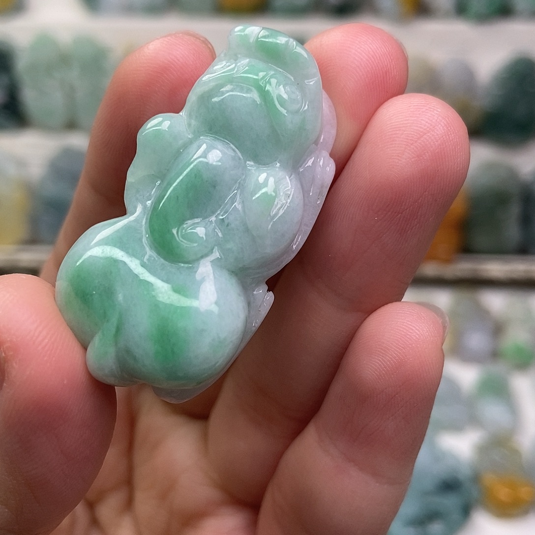 翡翠未镶嵌吊坠(赠链)