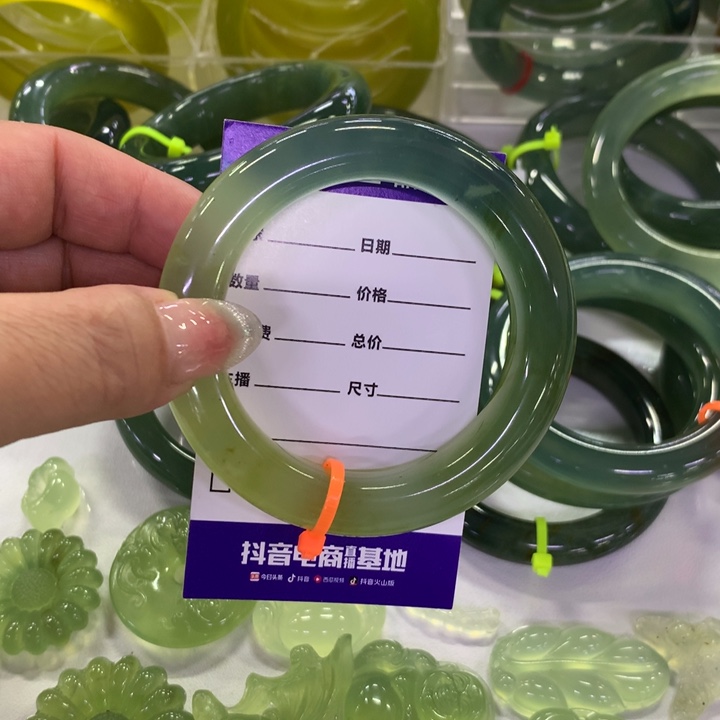 蛇纹石玉手镯未镶嵌静**深